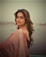 Ayesha Khan Young: a Rising Star in the Entertainment Industry