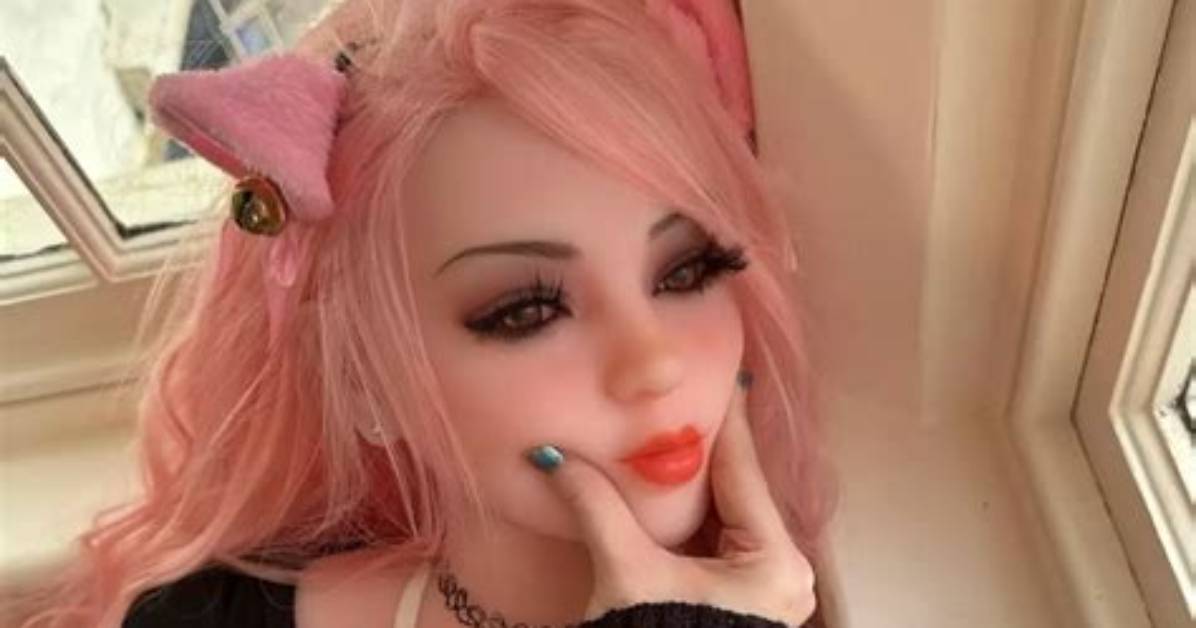 Belle Delphine's Copy Cats: the Imitation Game of Internet Fame