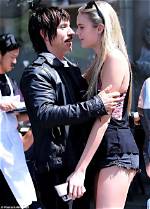 Breaking up: 19-Year-Old Blonde Girlfriend Dumps 22-Year-Old Model