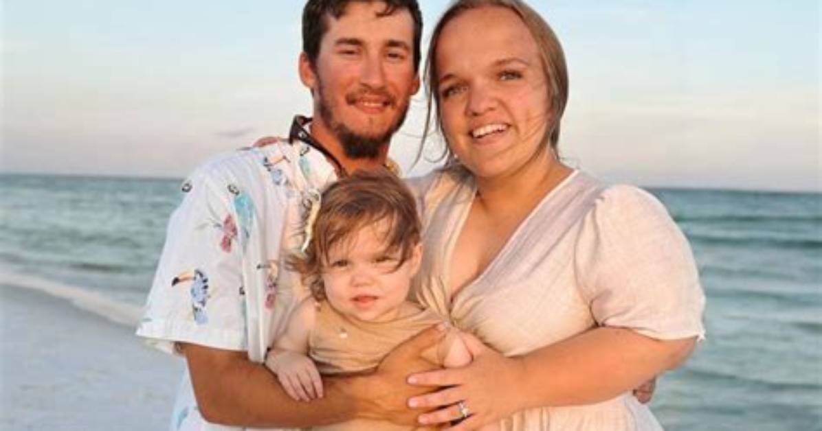 Demystifying Elizabeth Johnston's Daughter: Exploring the Truth Behind the Dwarfism Rumors