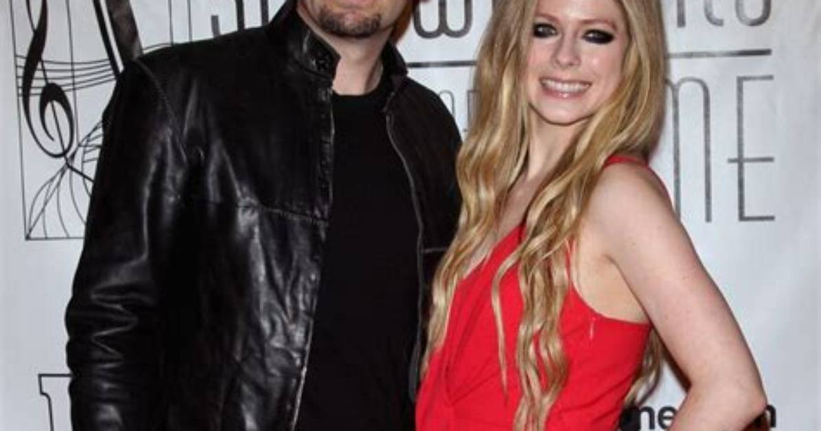 Did Avril Lavigne's Baby Bump Show Onstage?