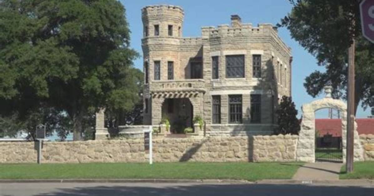 Discover the Secrets of Cottonland Castle: Unlocking History's Treasures