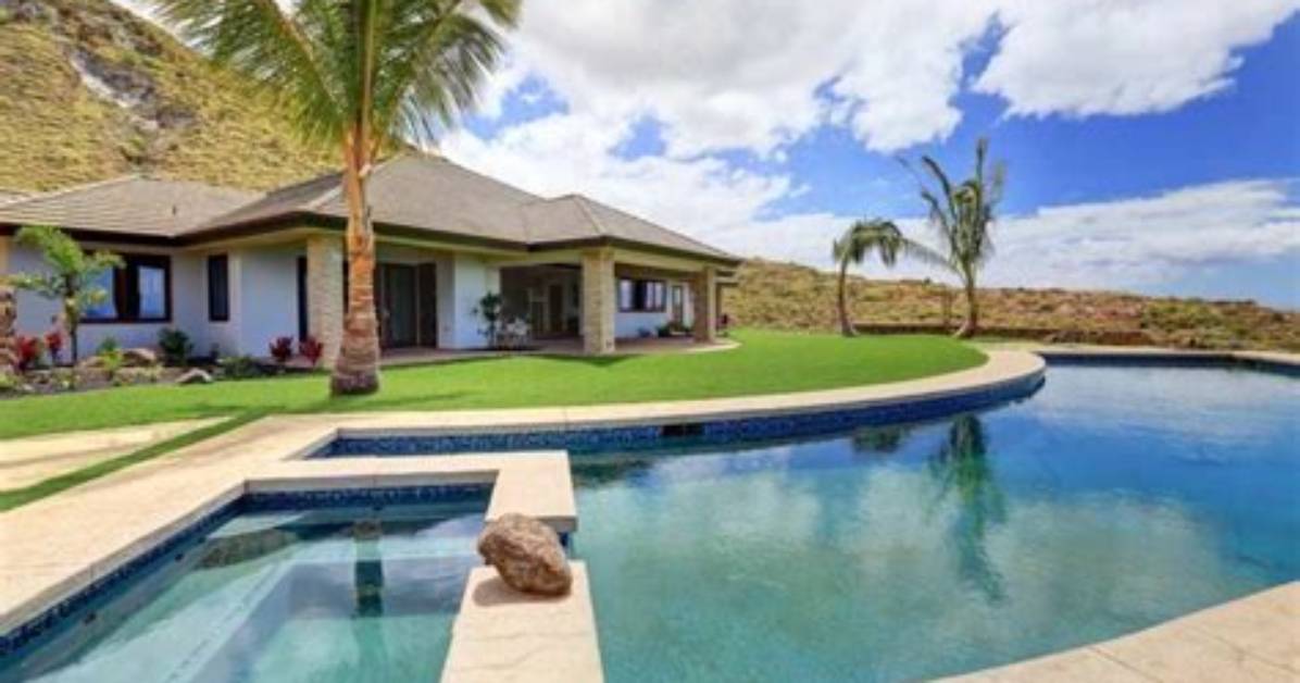 Discover Unique Maui Homes with Breathtaking Blue Roofs