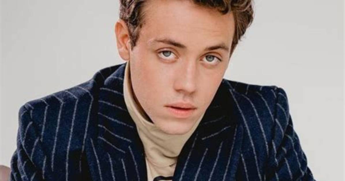 Ethan Cutkosky Height, Weight, Net Worth, Age, Birthday, Wikipedia, Who, Nationality, Biography