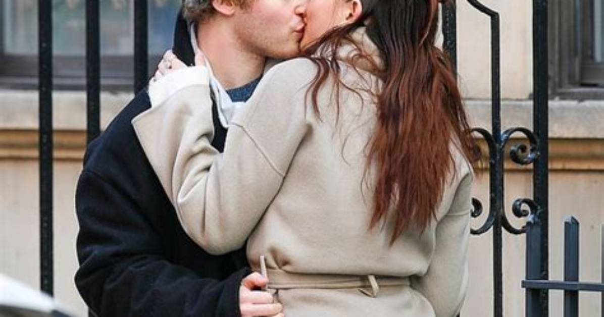 Fred Hechinger Girlfriend – Who Is He Dating in 2022? Age & Net Worth