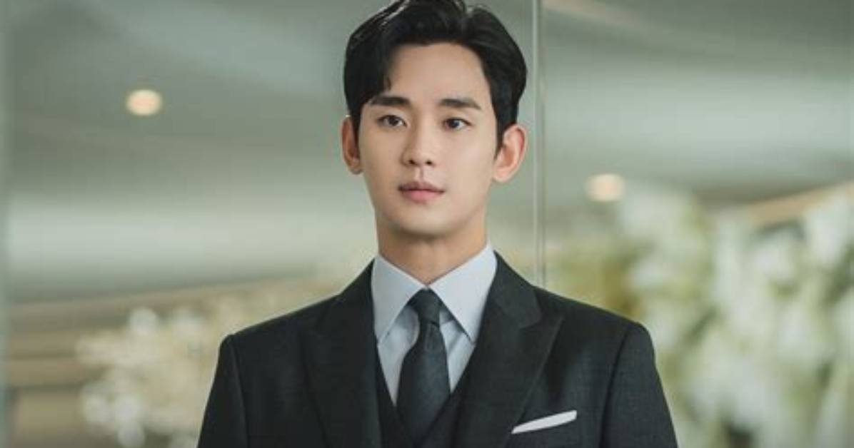 Get the Scoop: Kim Soo Hyun and Kim Ji Won's Romantic Connection Explored