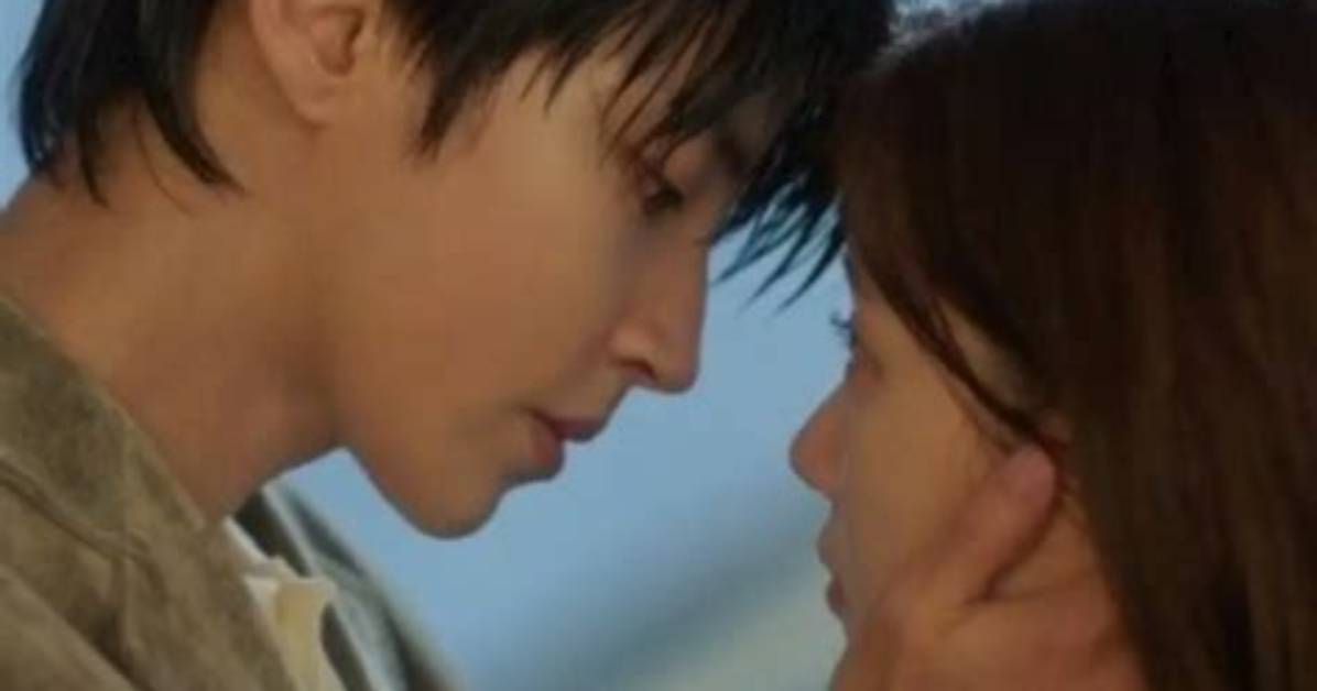 Hwang in-Yeop's Electrifying Kisses: a Cinematic Masterpiece