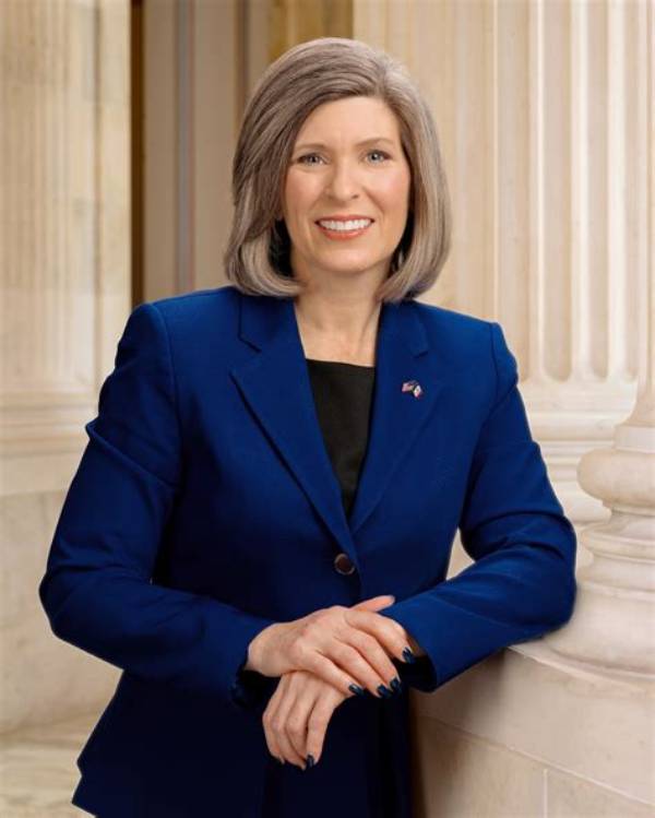 Joni Ernst's Height and Its Impact