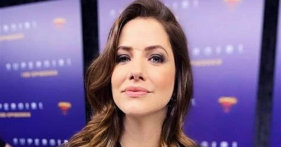 Julie Gonzalo's Face Scar Explored