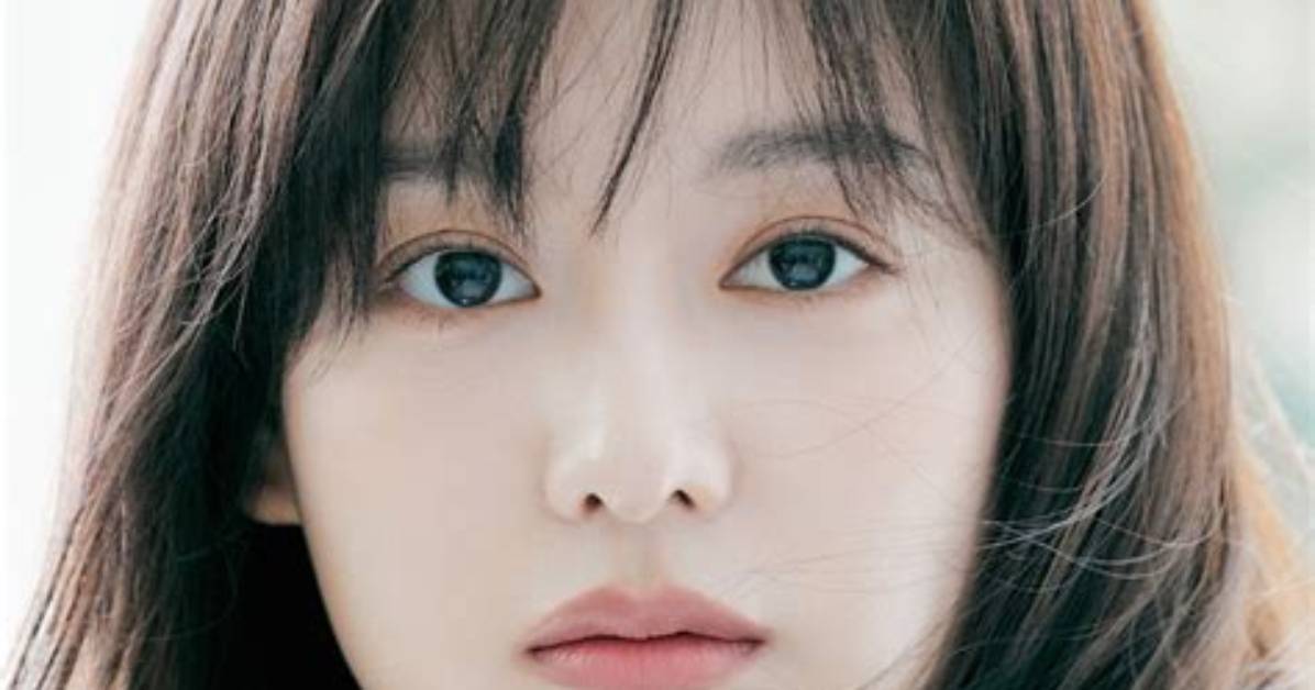Kim Ji Won Engaged: a Glimpse into the Life of the Rising Star