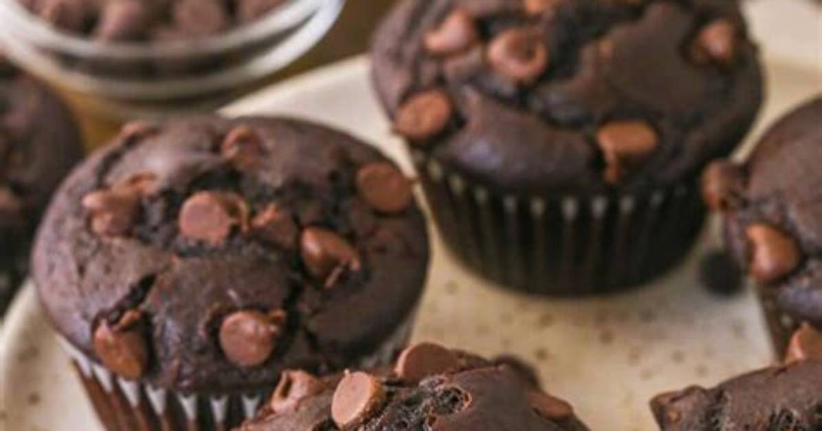Melodies and Muffins: the Life of the Bakery Singer