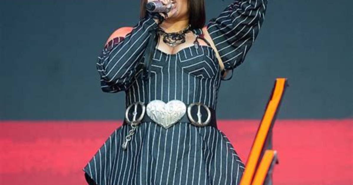 Nelly Furtado Embraces Her Naturally Curvaceous Body