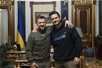 Orlando Bloom Visits Ukraine, Hand on Heart Gesture Before Shaking Hands with Volodymyr Zelensky Goes Viral