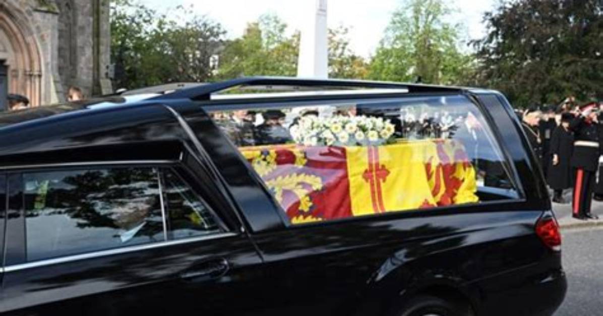 Queen Elizabeth’s Coffin Leaves Balmoral Castle and Arrives in Edinburgh