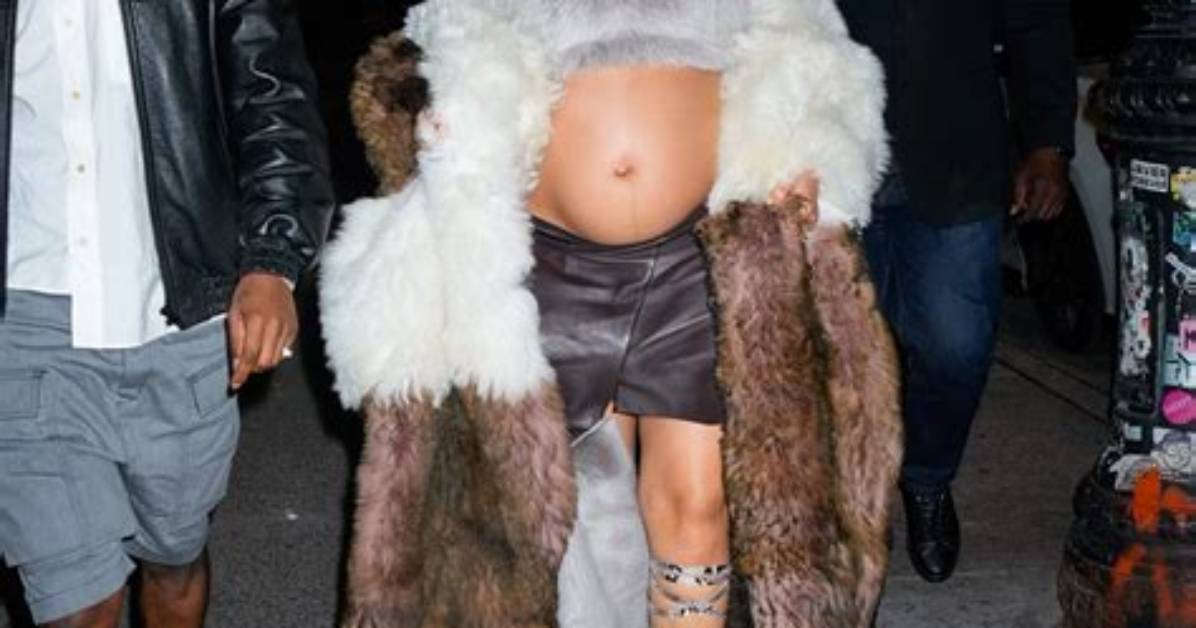 Rihanna Shares Topless Maternity Photos with Baby Bump | Photos