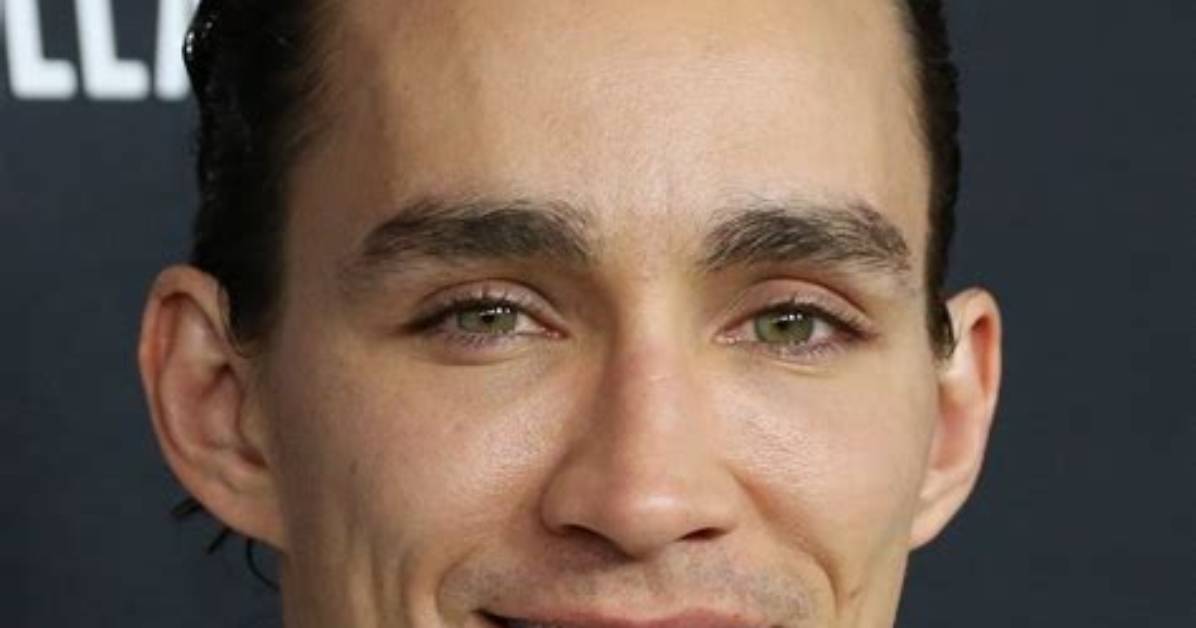 Robert Sheehan's Impressive Height: an Overview