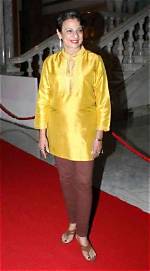 Tanuja Mukherjee Height, Weight, Net Worth, Age, Birthday, Wikipedia, Who, Instagram, Biography