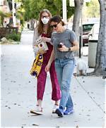 The Violet Affleck Mask: a Guide to the Must-Have Beauty Product