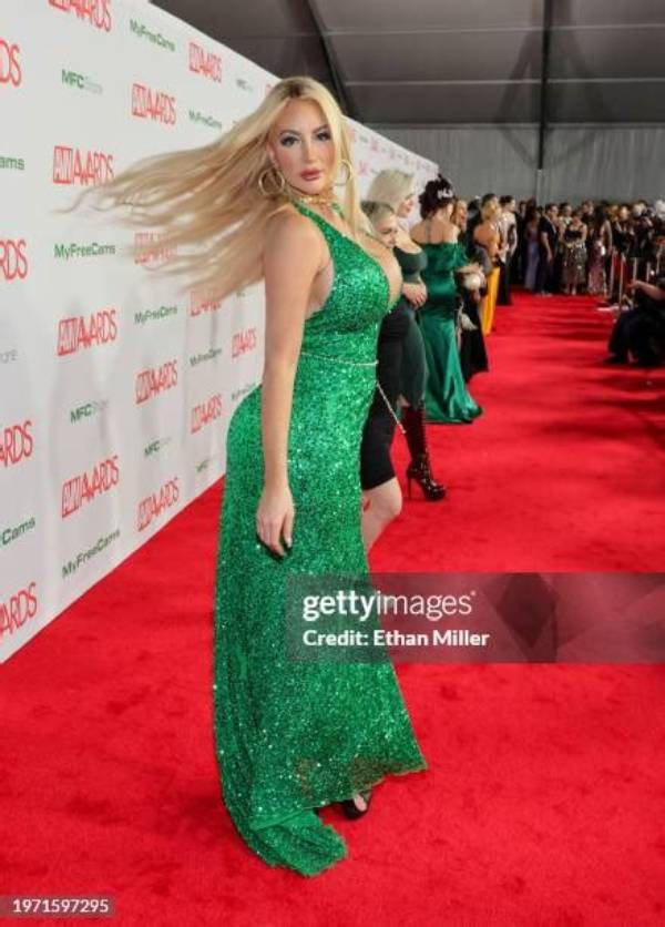 Unveil the Multifaceted World of Nicolette Shea: a Wiki Exploration
