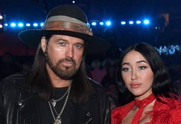 Unveiling Noah Cyrus: Beyond the Binary