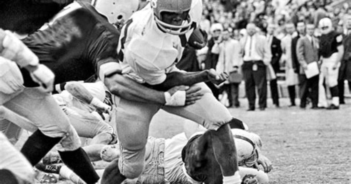 Unveiling the Legendary "Kansas Comet": Gale Sayers' Astonishing Journey