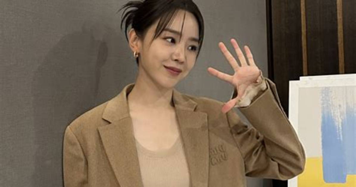 Unveiling the Love Life of Shin Hye-Sun: Is She Single?