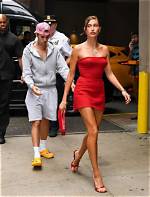 Unveiling the Secrets Behind Hailey Bieber's Height and Weight