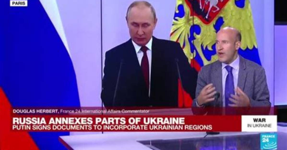 Vladimir Putin Signs Treaties to Annex Ukrainian Lands